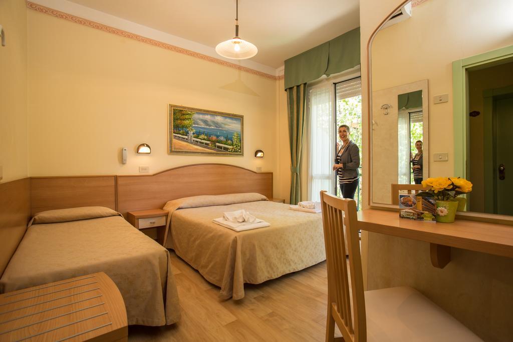 Albergo Ristorante Pozzi Bellaria-Igea Marina Eksteriør billede