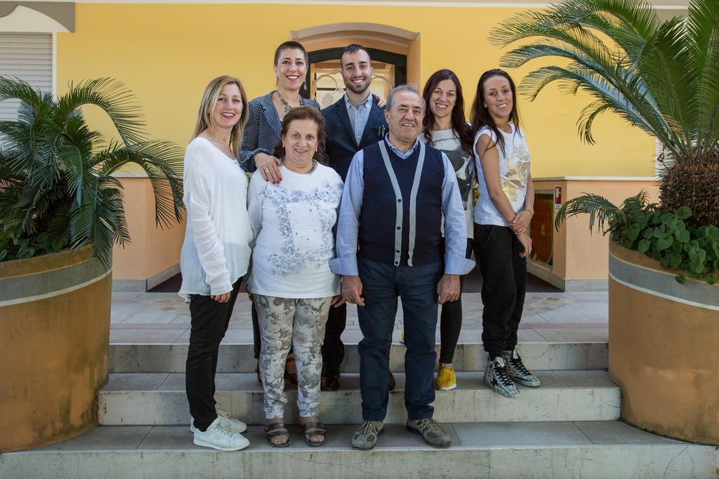 Albergo Ristorante Pozzi Bellaria-Igea Marina Eksteriør billede